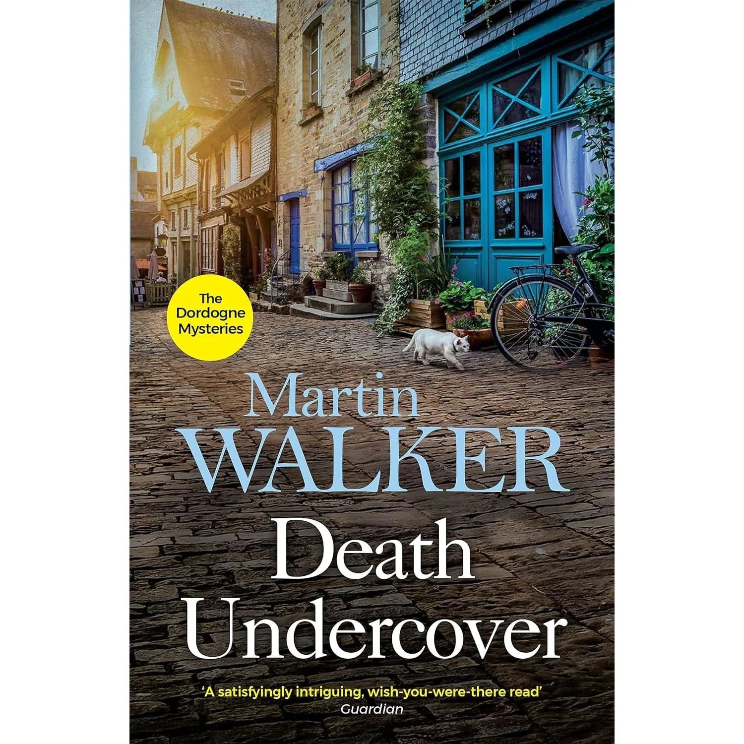 The Devil's Cave paperback cover by Martin Walker - Bruno Chief Of Police Dordogne Mysteries
