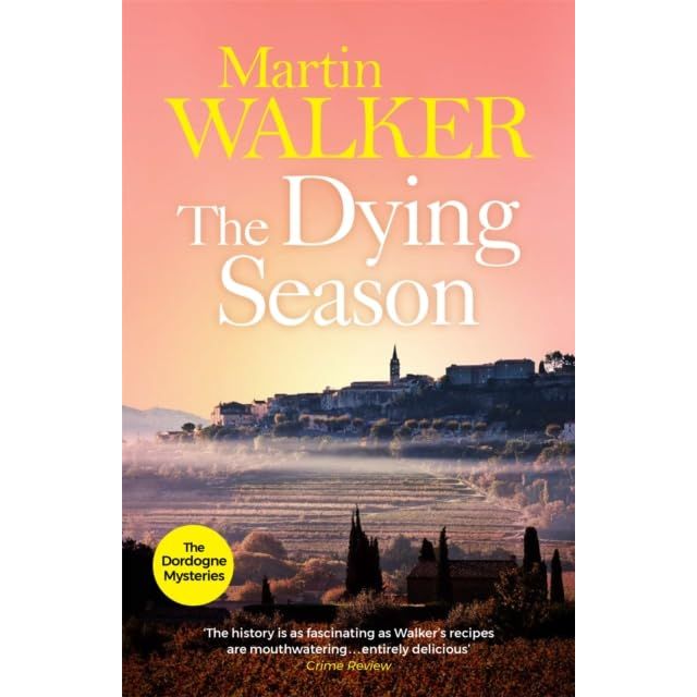 The Resistance Man paperback cover by Martin Walker - Bruno Chief Of Police Dordogne Mysteries