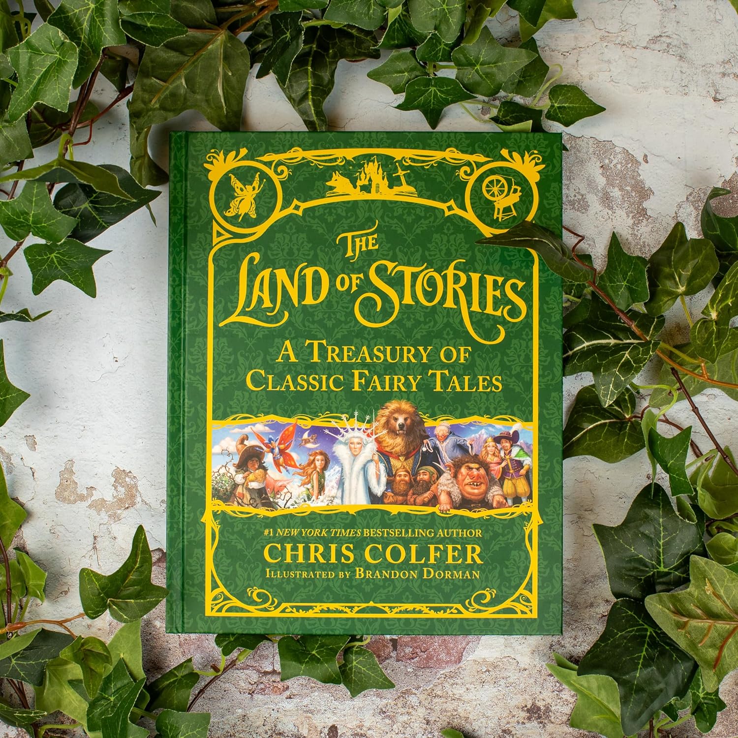 The Land of Stories: A Treasury of Classic Fairy Tales by Chris Colfer - hardback back cover